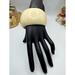 Beautiful Retro Huge Vintage Ivory Asymmetrical Lucite Bangle Bracelet 8.1/4